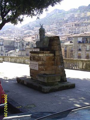 Statua di Skanderbeg a Cosenza