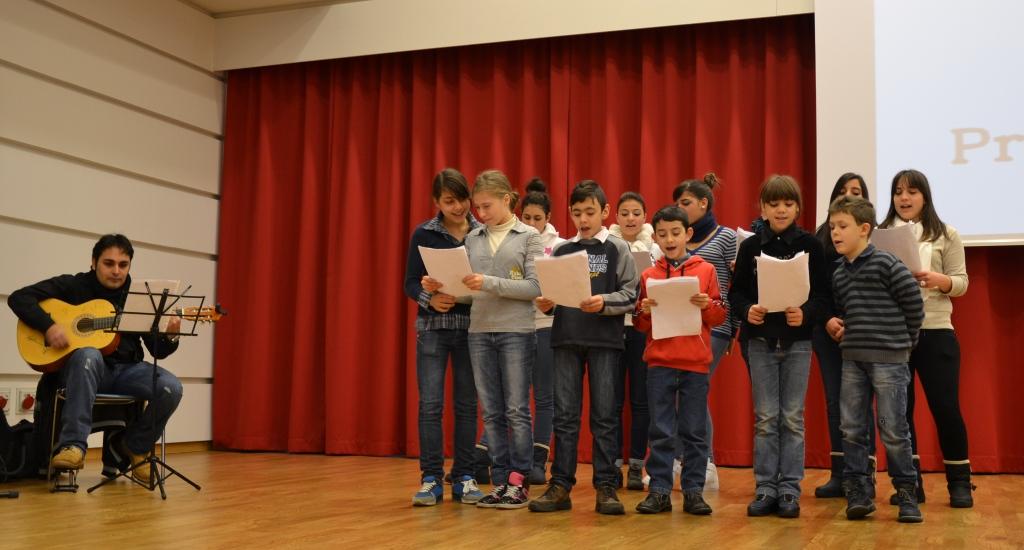 Consegna incentivi allo studio - coro